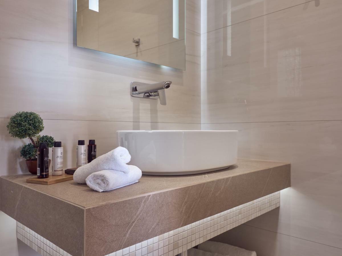 Golden July Luxury Villa Akrotiri  ภายนอก รูปภาพ