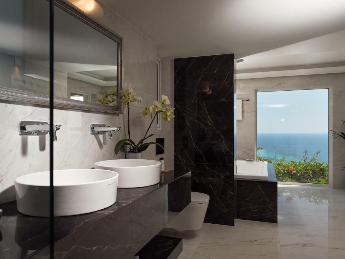 Golden July Luxury Villa Akrotiri  ภายนอก รูปภาพ