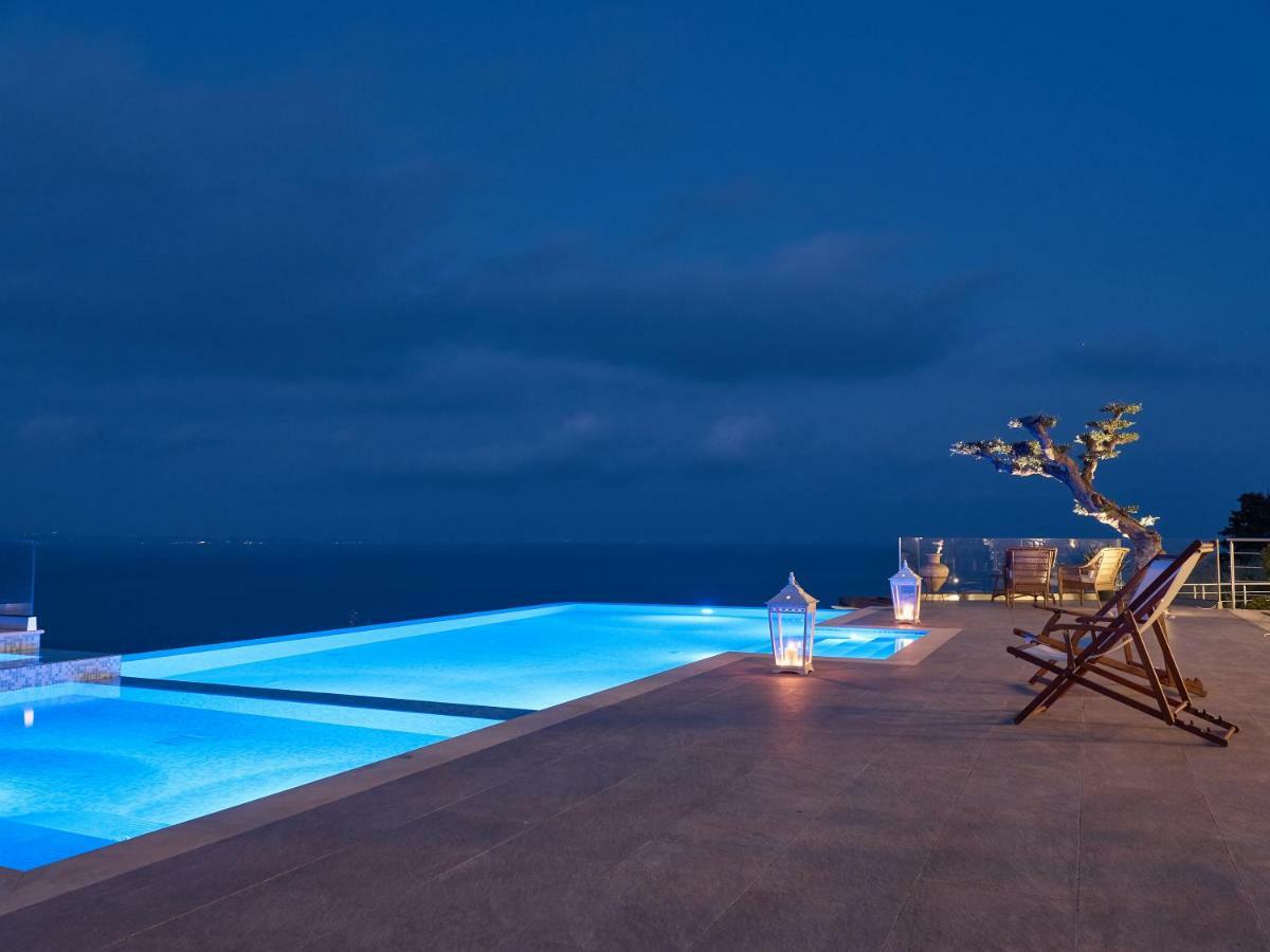 Golden July Luxury Villa Akrotiri  ภายนอก รูปภาพ